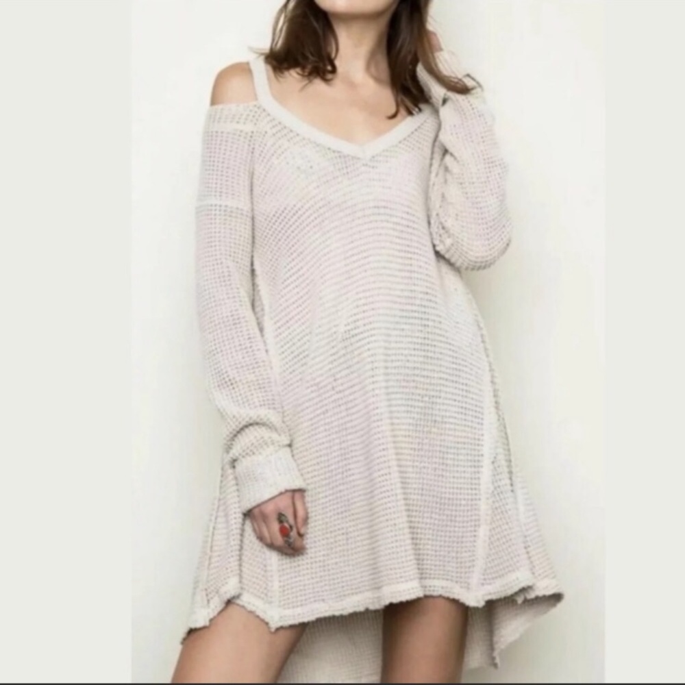 NWT Hayden Open Knit Cold Shoulder Slouchy Tunic Sweater With Raw Hem S